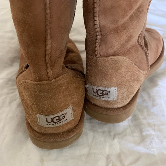 Womens Ugg boots - Picture 2 of 3